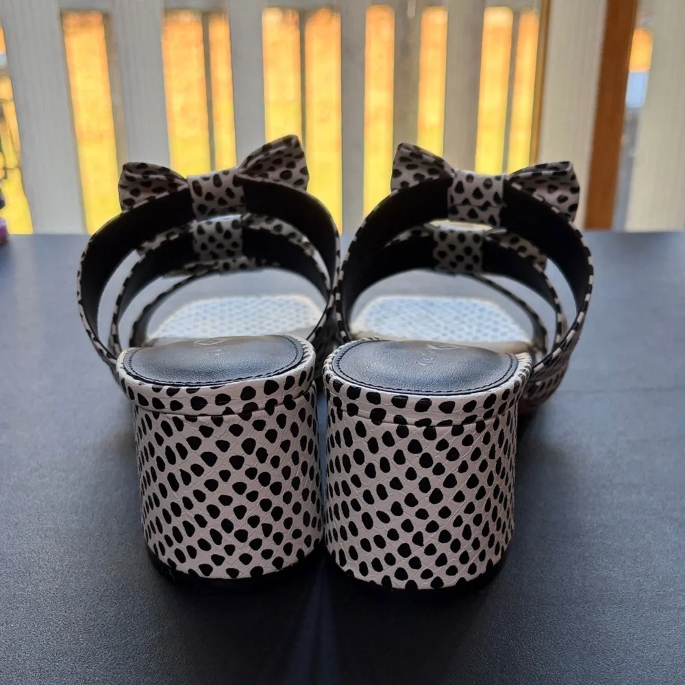 Katy Perry Collections Black and White Bow Sandals Size 9/9.5 (estimated) - Picture 3 of 6